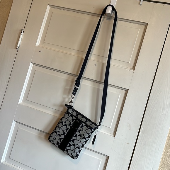 Vintage Coach Crossbody Bag - Picture 2 of 4